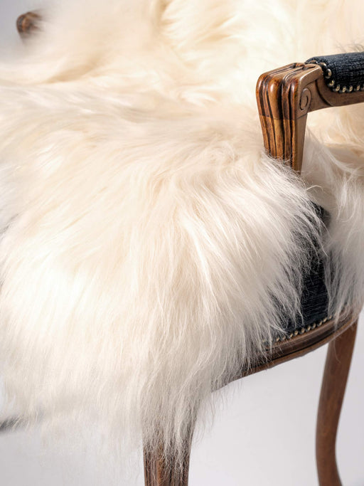 Off-white Icelandic sheepskin rug #01 detail